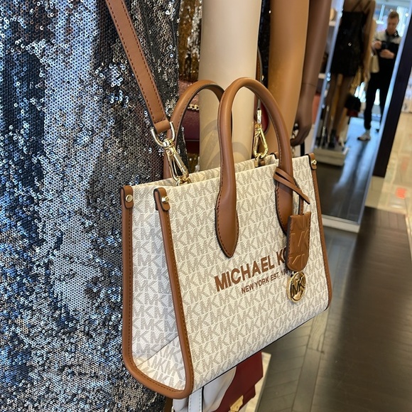 MICHAEL KORS
Mirella Small Logo Crossbody Bag
Vanilla 
NWT - Picture 11 of 16